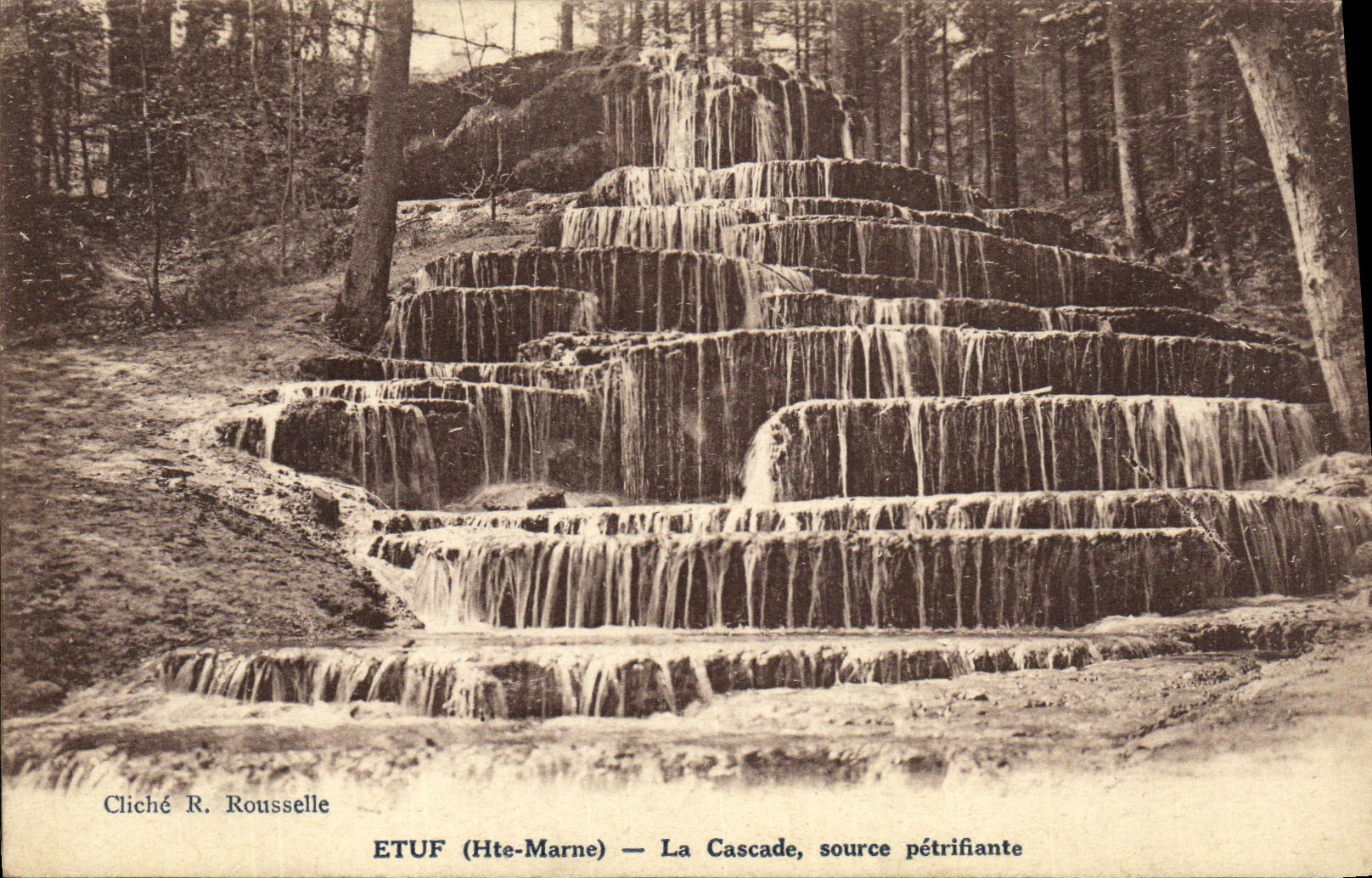 VINTAGE POSTCARD Etuf the Cascade petrifying Source