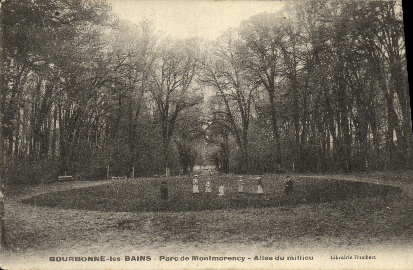 CPA Bourbonne Les Bains Parc de Montmorency Allee du milieu