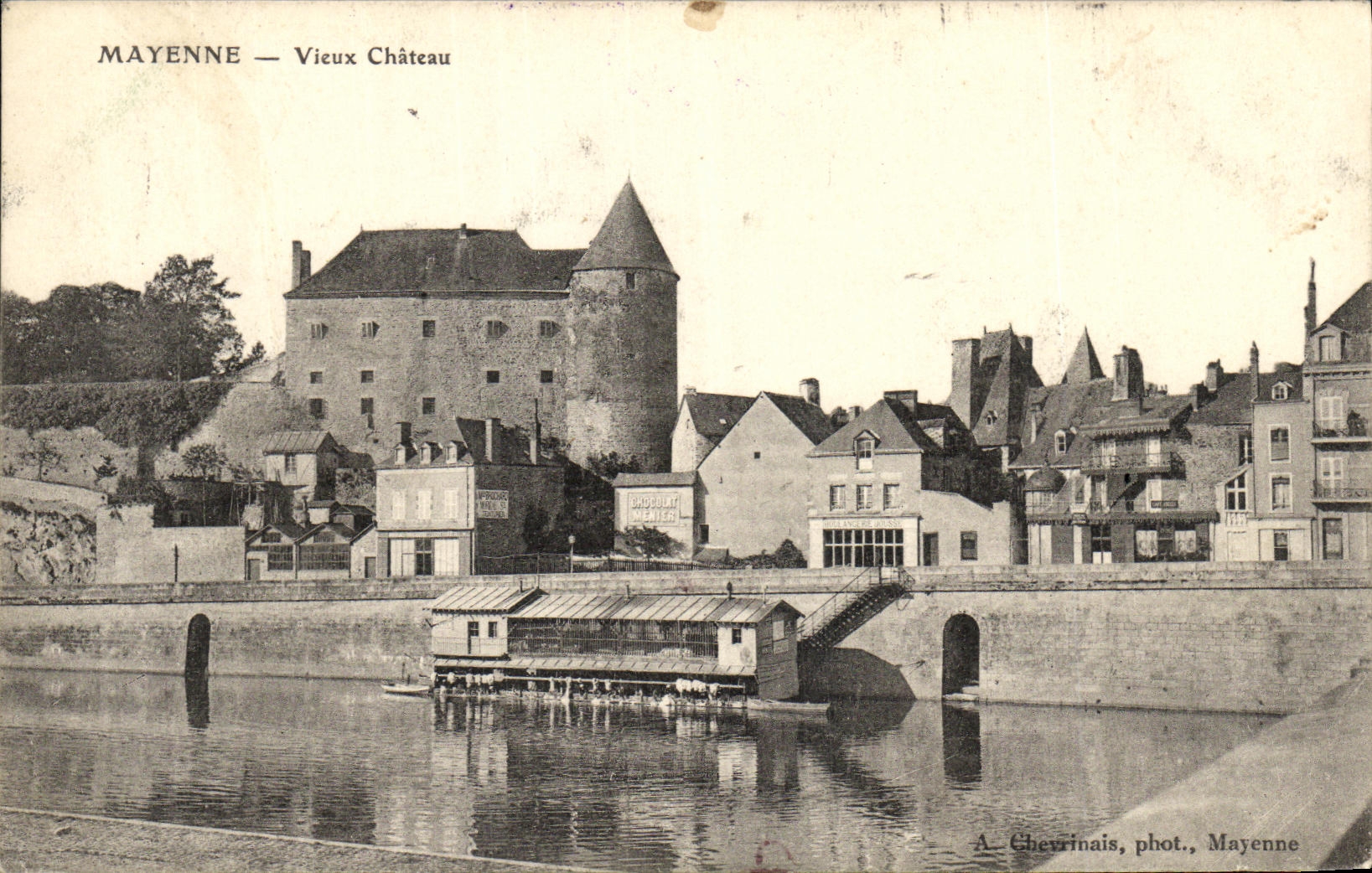 Lavanderia automatica vieja del castillo de Mayenne de la POSTAL de la VENDIMIA