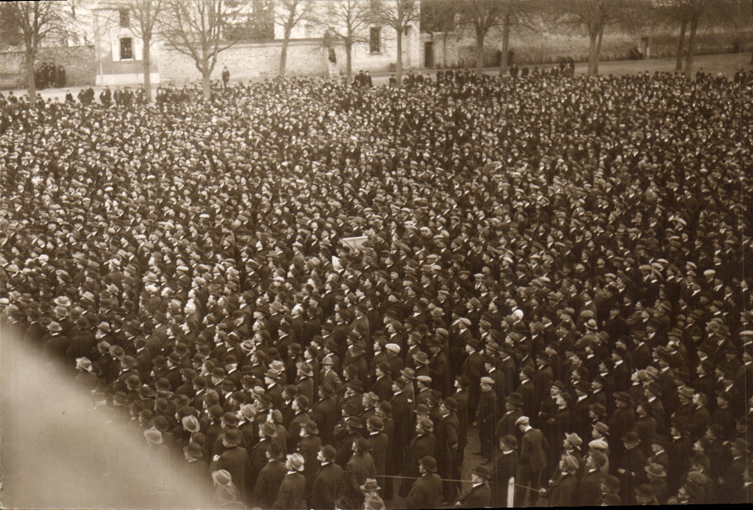 CARTE PHOTO Laval