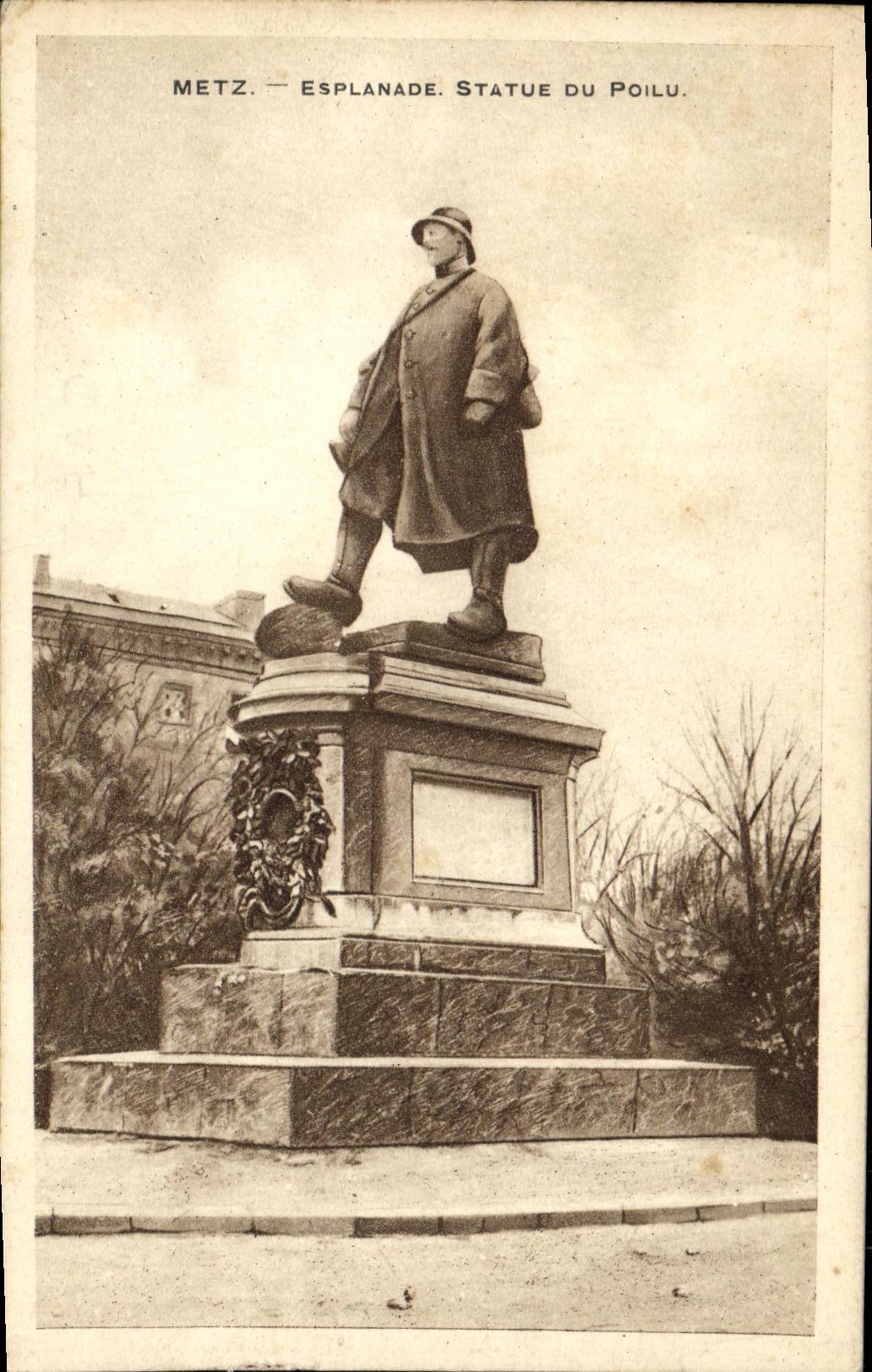 CPA Metz Esplanade Statue du Poilu Militaria