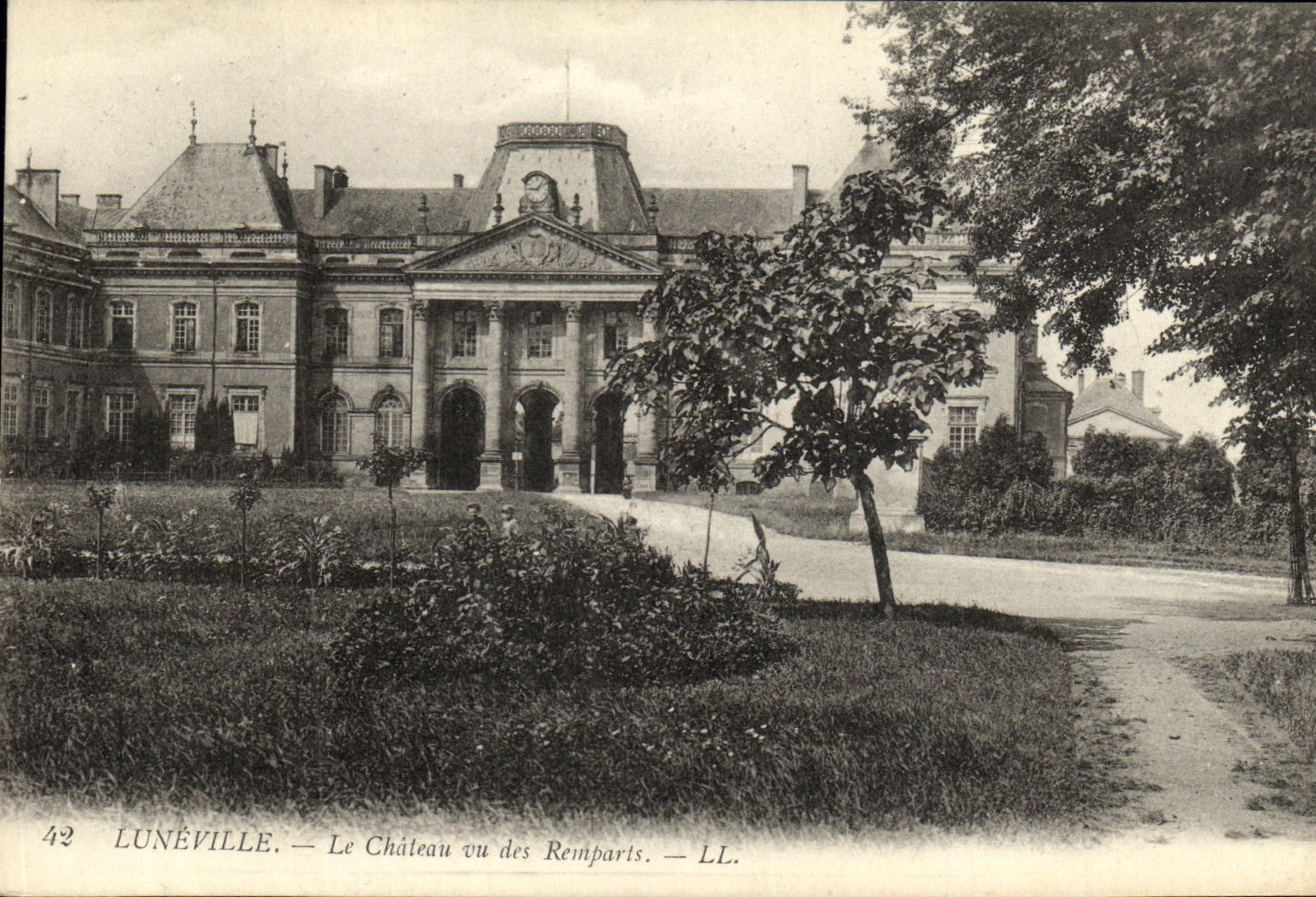VINTAGE POSTCARD Luneville the Castle seen of the Walls