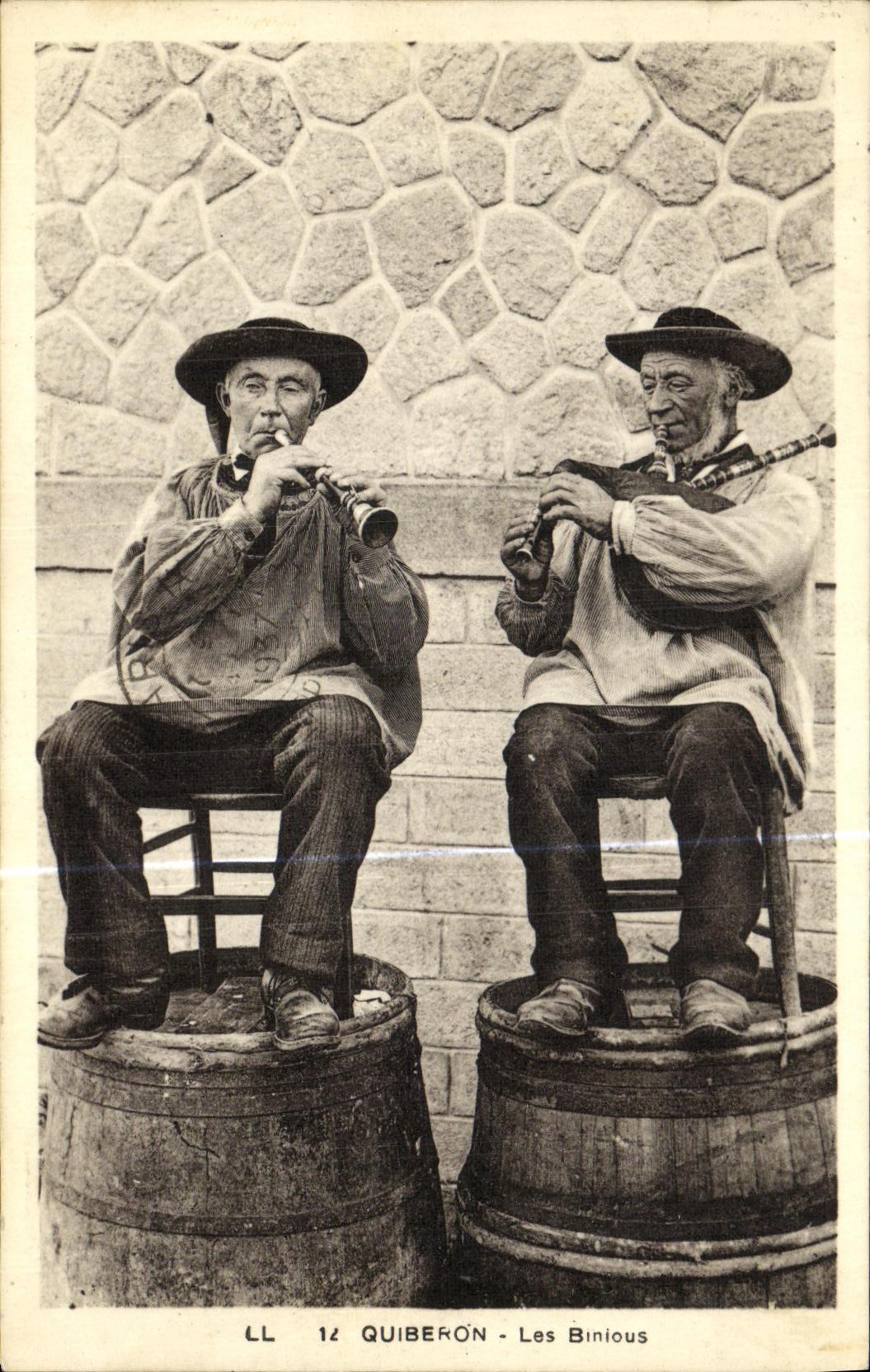 CPA Quiberon Les Binious Folklore Musique 