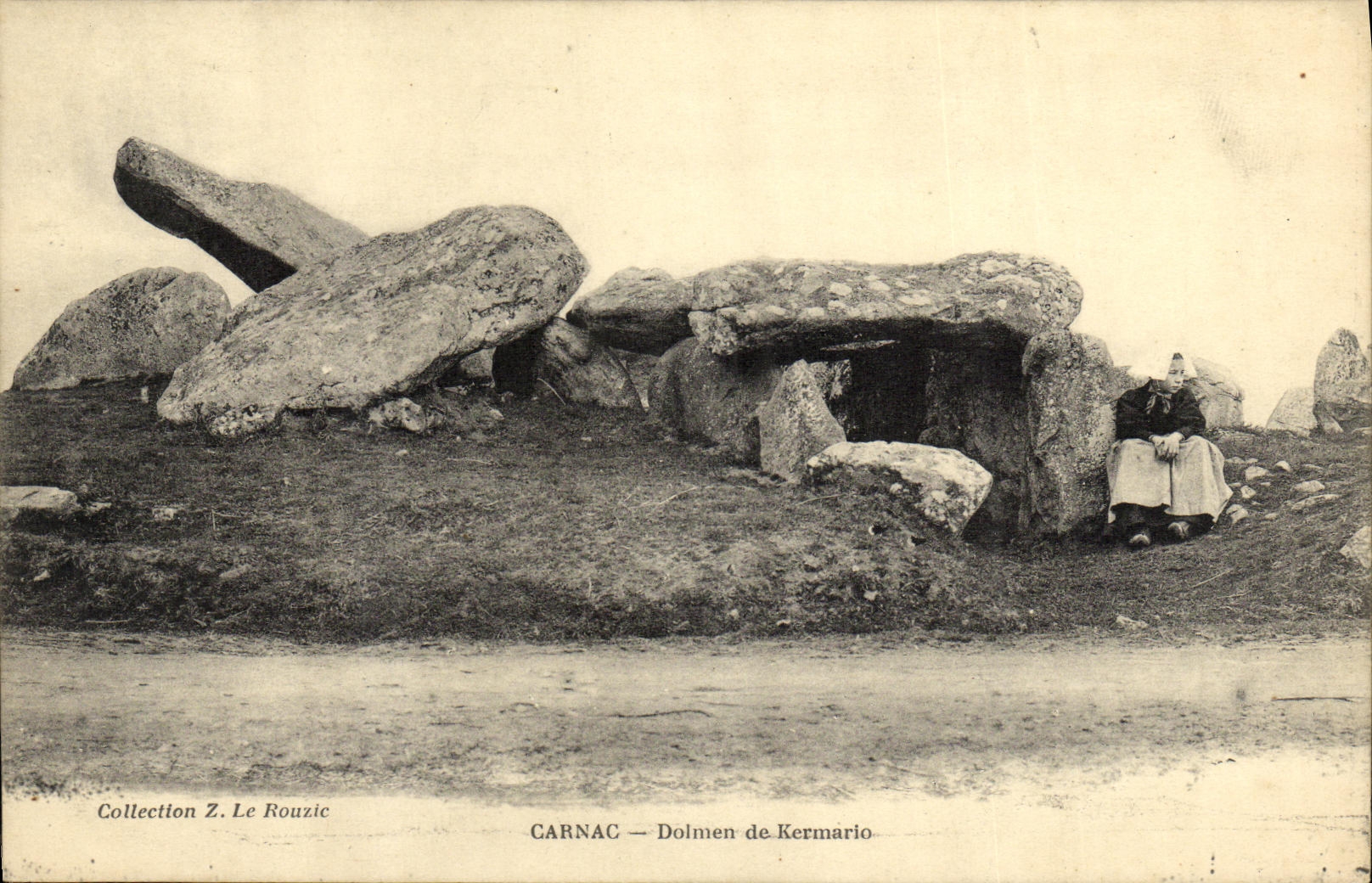 CPA Carnac Dolmen de Kermario Enfant 