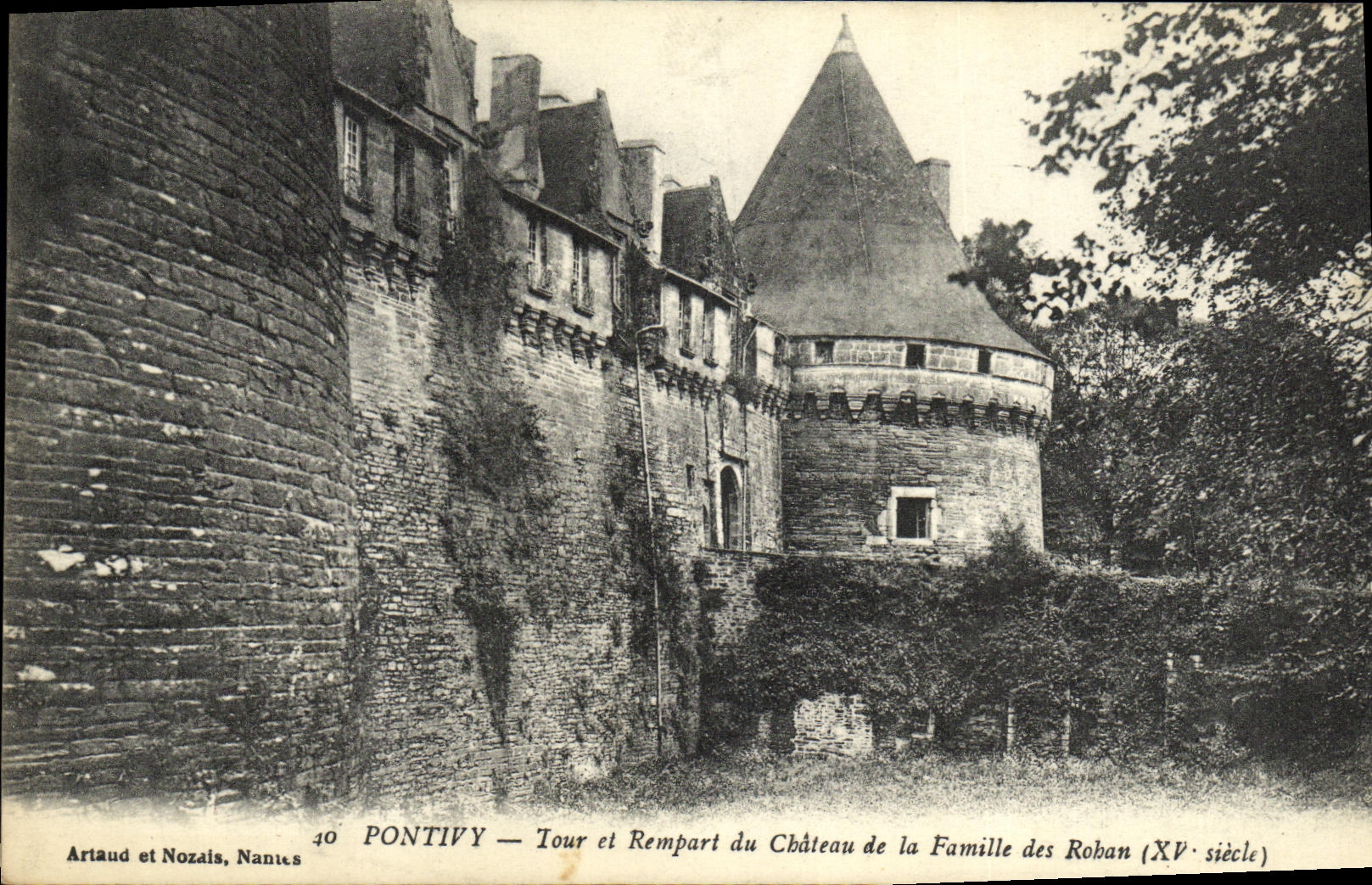 VINTAGE POSTCARD Pontivy Turn and Rempart of the Castle of the Family of Rohan