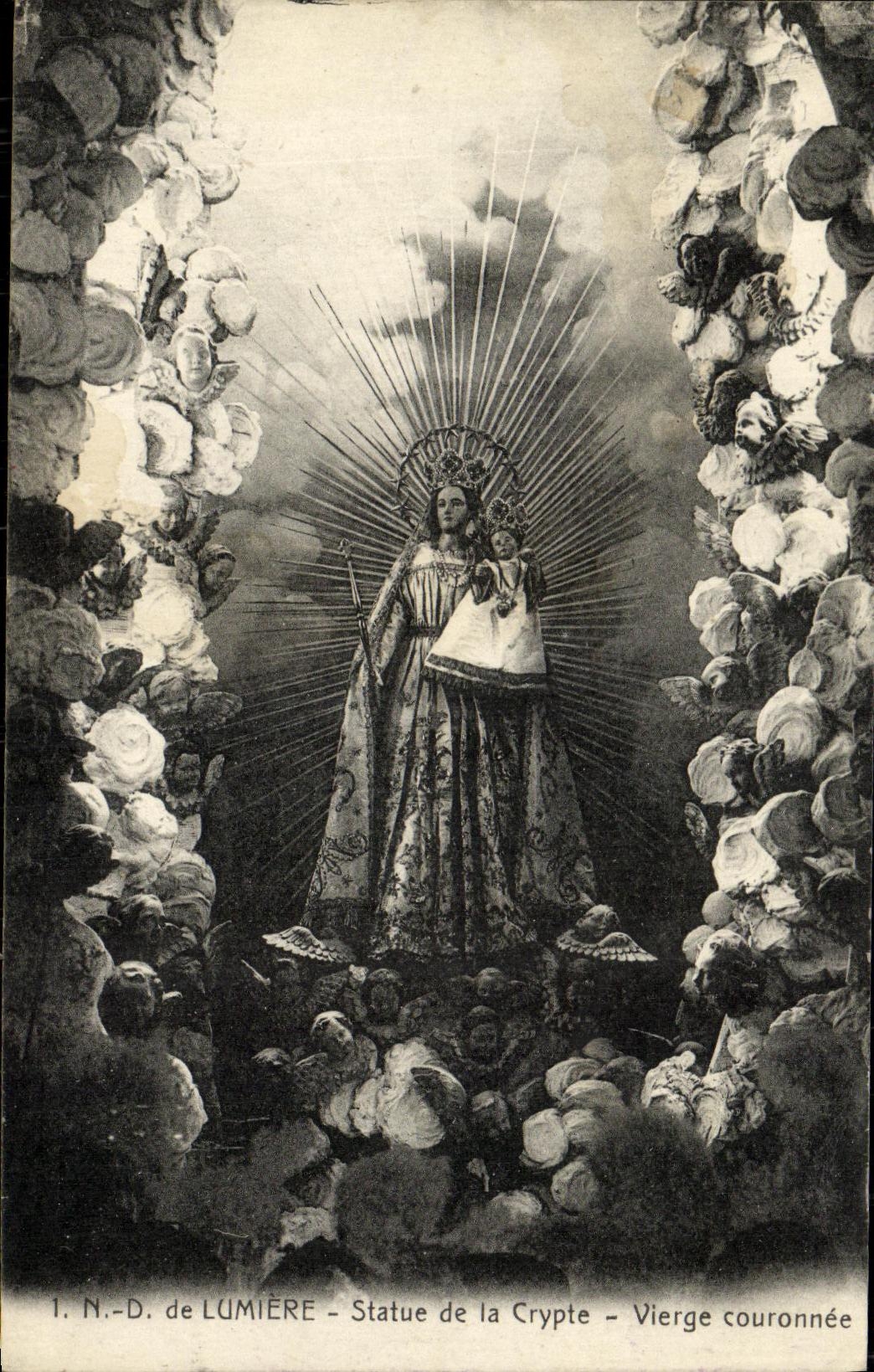 CPA ND de Lumiere Statue de la Crypte Vierge Couronnee