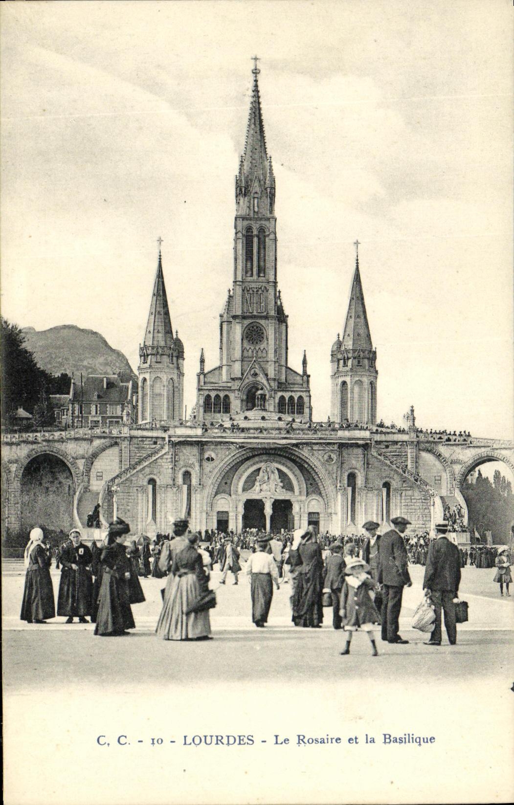 CPA Lourdes Le Rosaire et la Basilique
