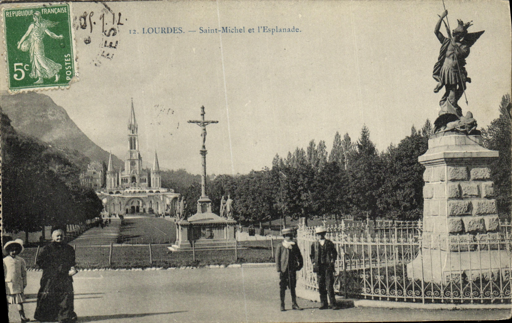CPA Lourdes Saint Michel et l Esplanade