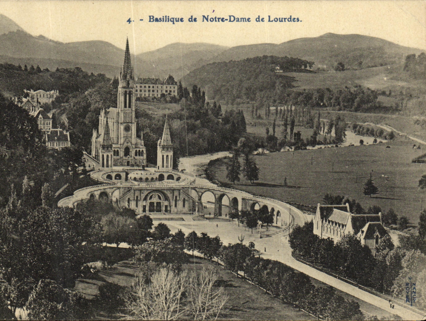 CPA Lourdes Basilique de Notre Dame de Lourdes