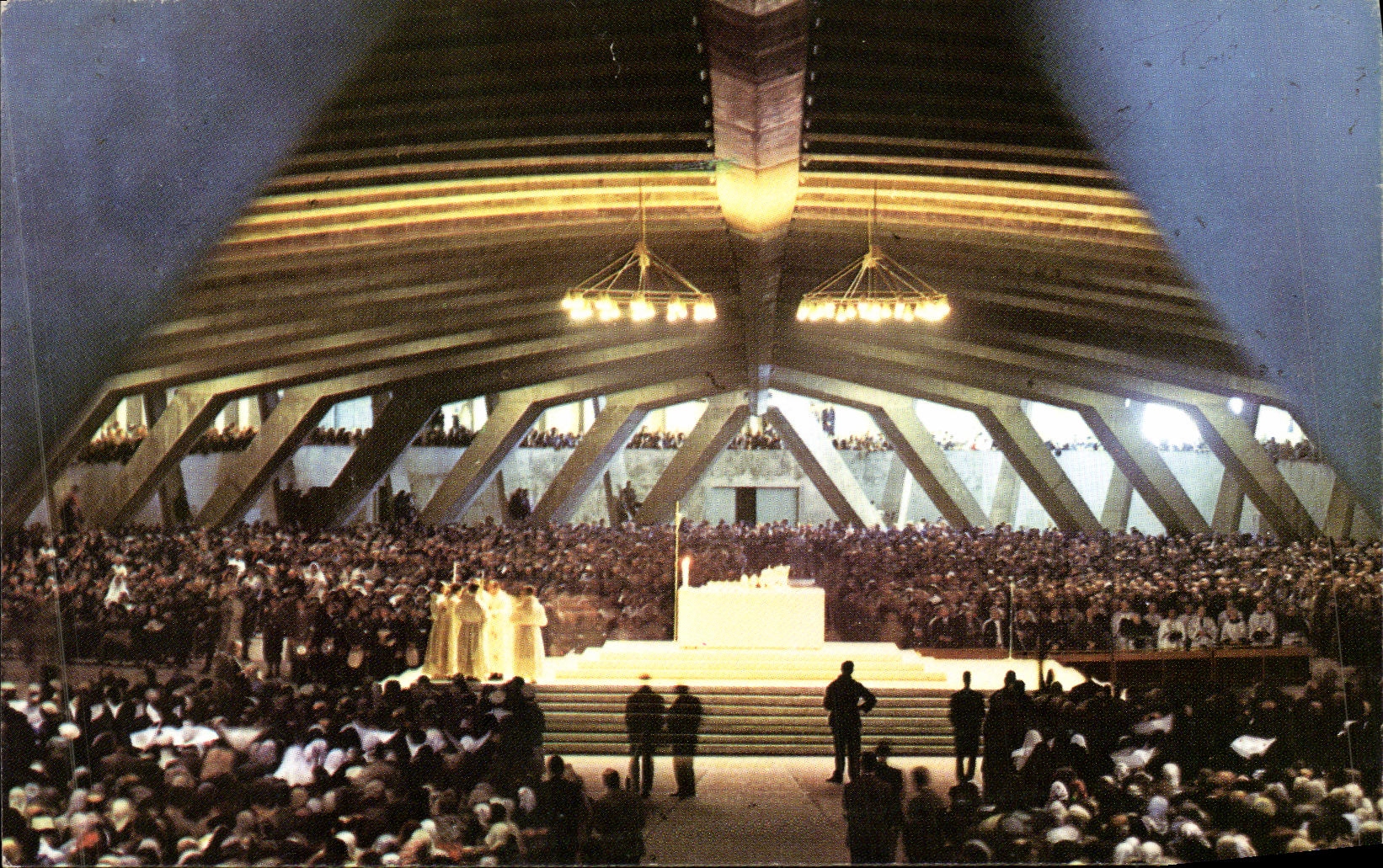 CPM Lourdes La Basilique Souterraine St Pie X