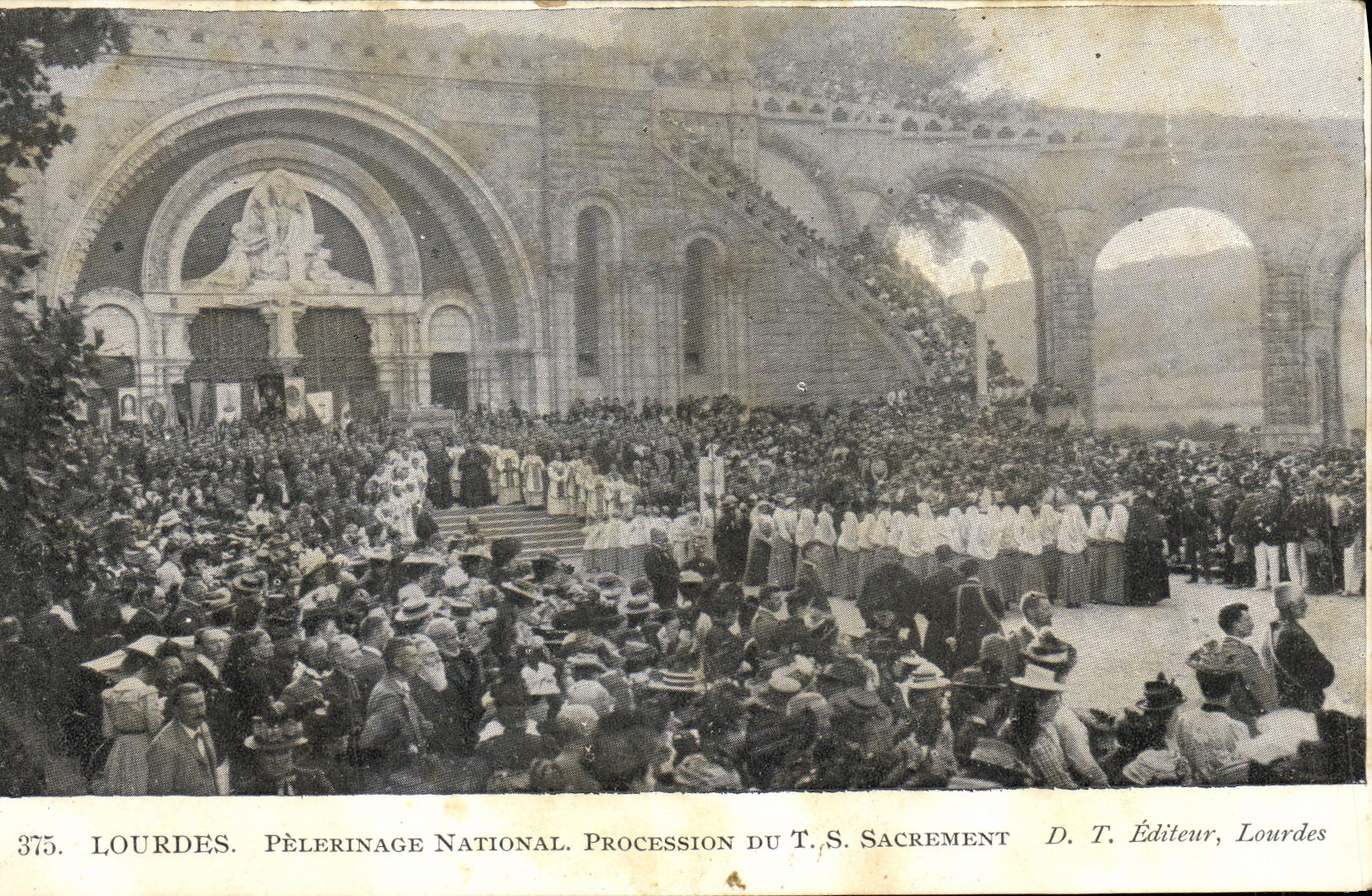 CPA Lourdes Pelerinage National Procession du Sacrement