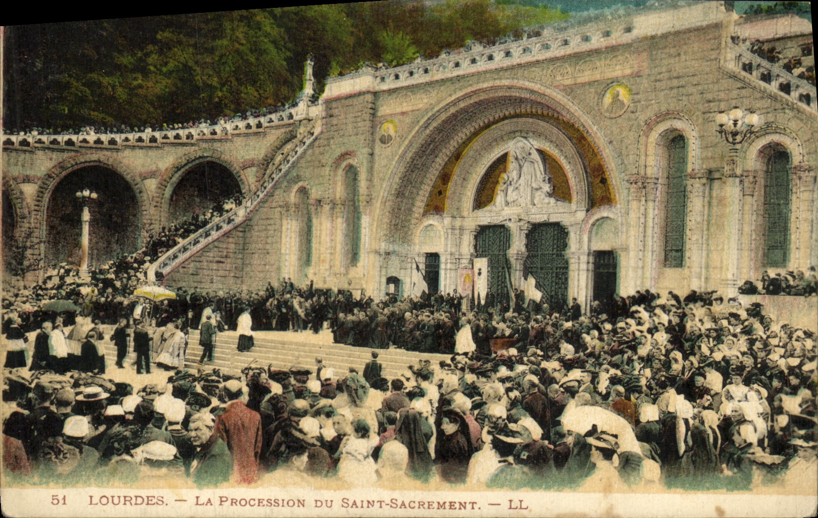 CPA Lourdes La Procession du Saint Sacrement