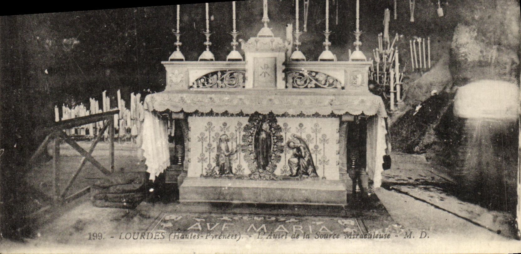 CPA Lourdes L autel de la source miraculeuse