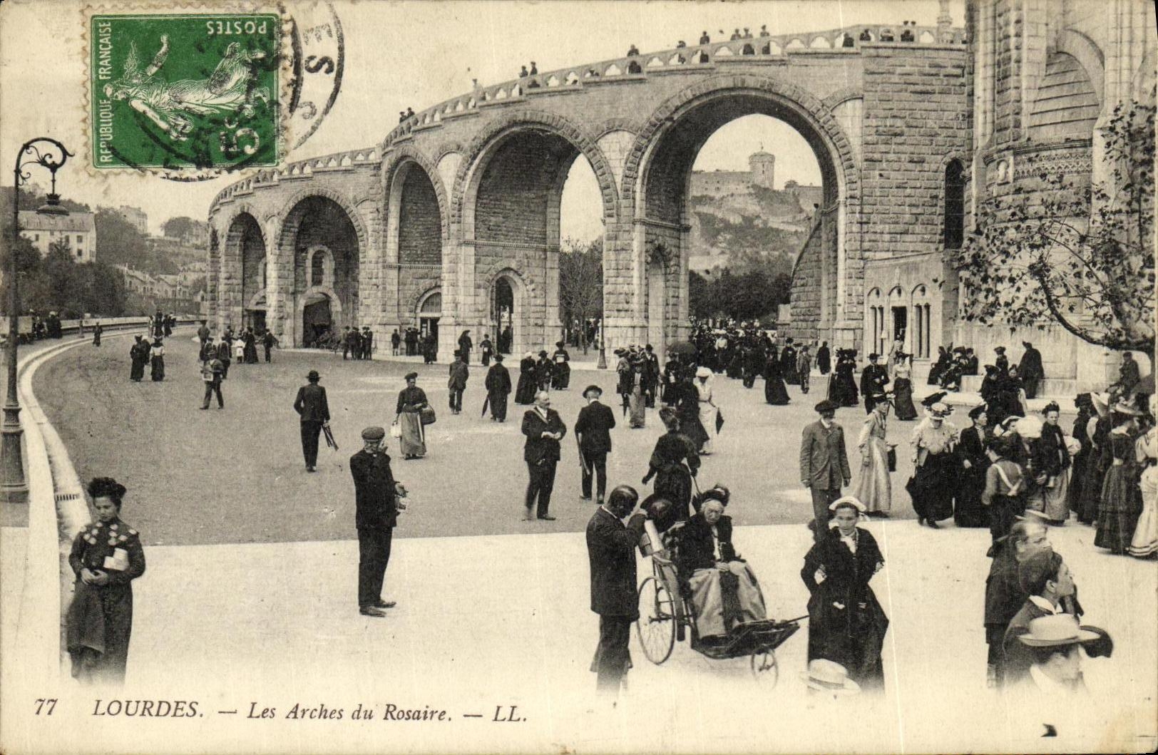 CPA Lourdes Les Arches du Rosaire