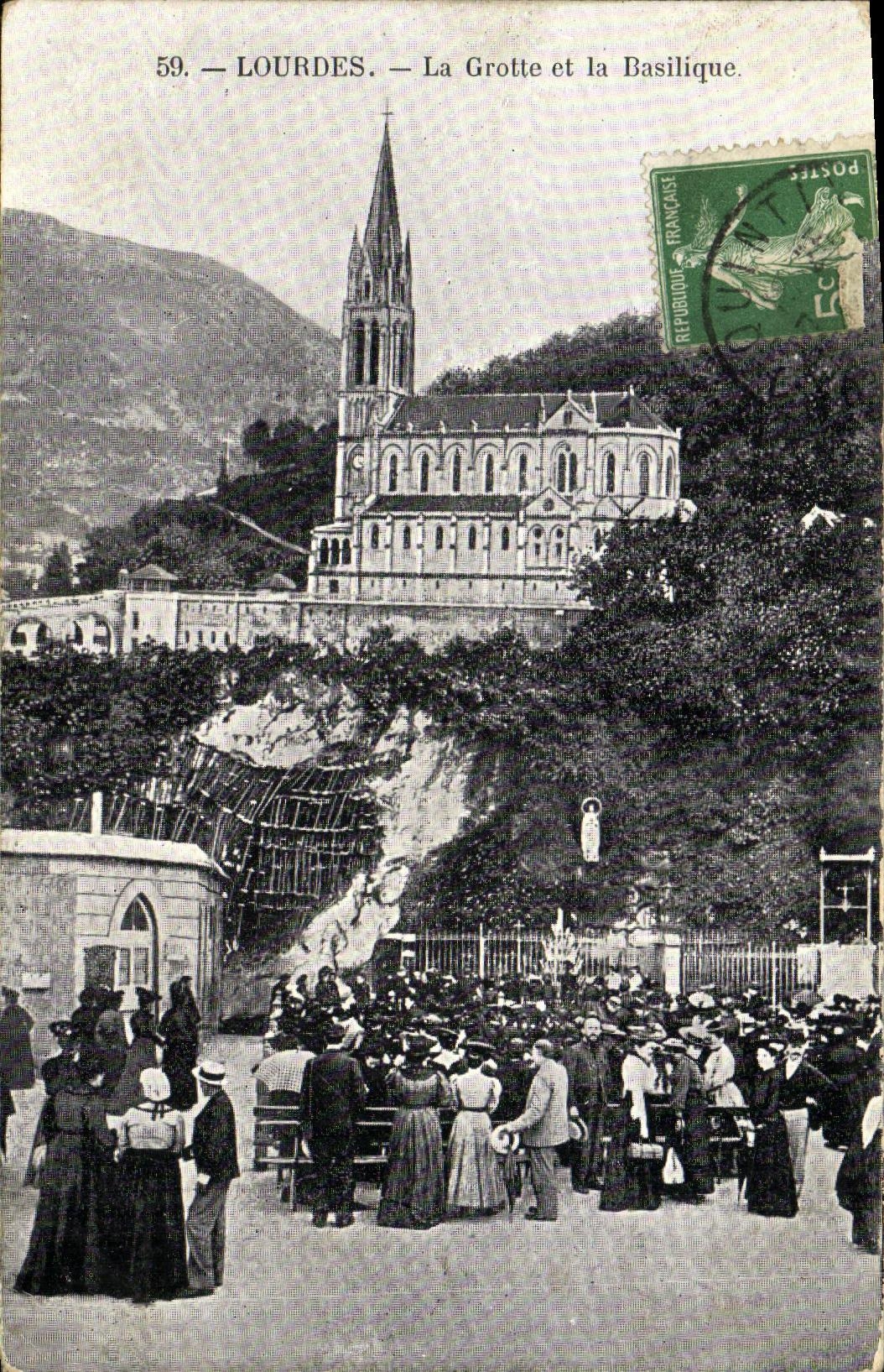 CPA Lourdes La Grotte la Basilique 