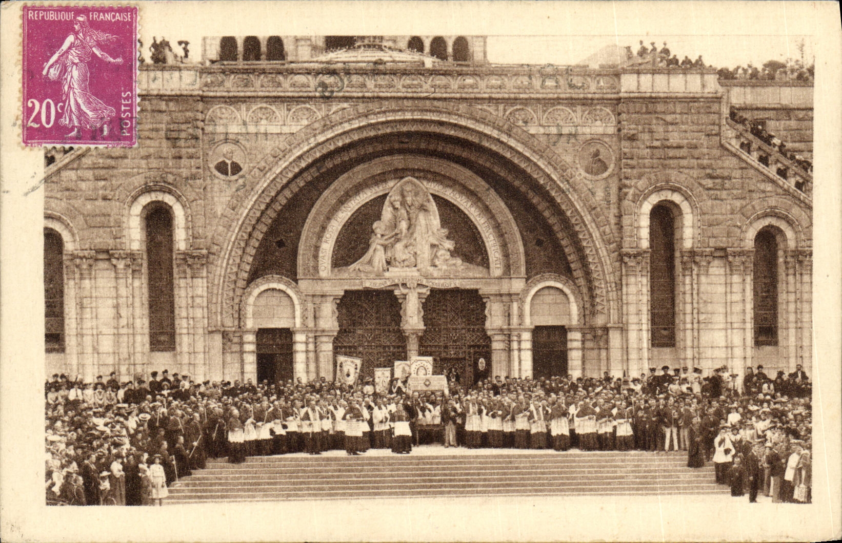 CPA Lourdes Entree du rosaire Benediction du TS Sacrement 