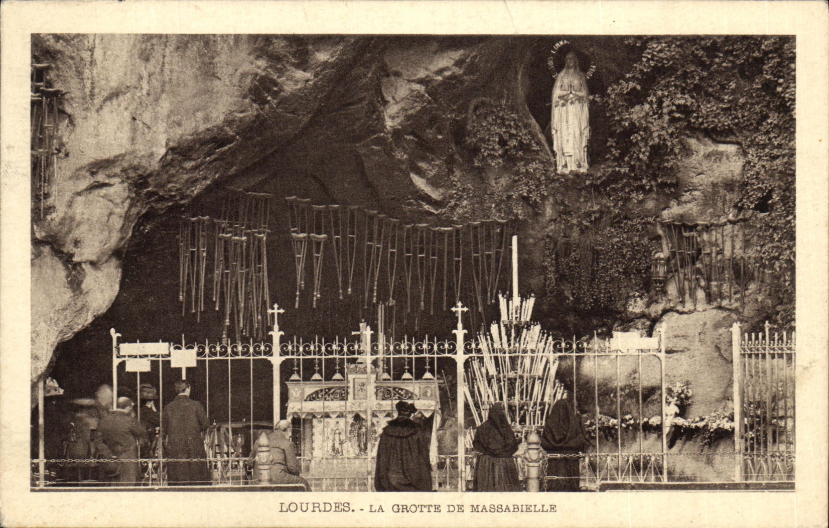 CPA Lourdes La Grotte de Massabielle