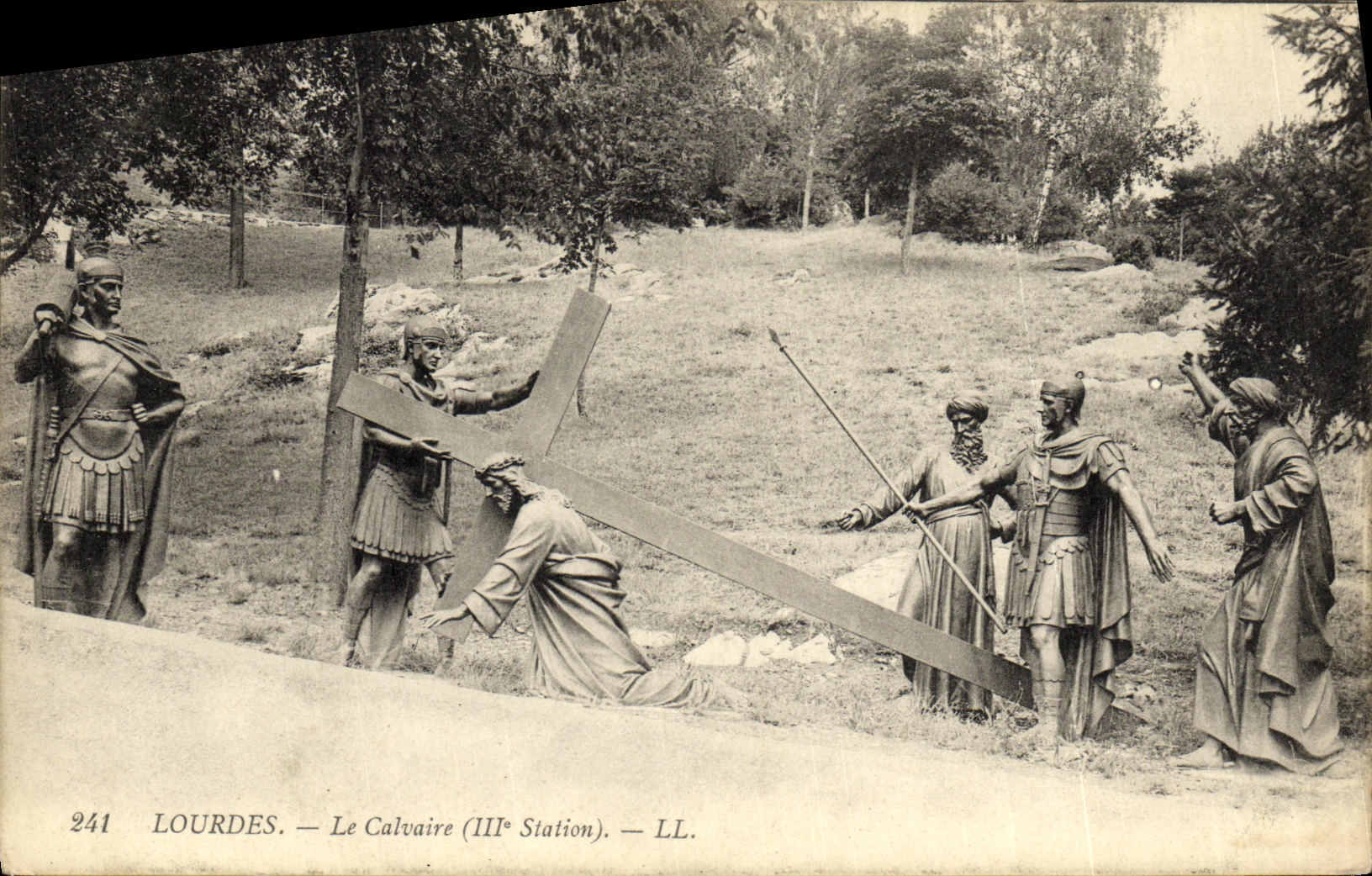 CPA Lourdes Le Calvaire lll e Station 