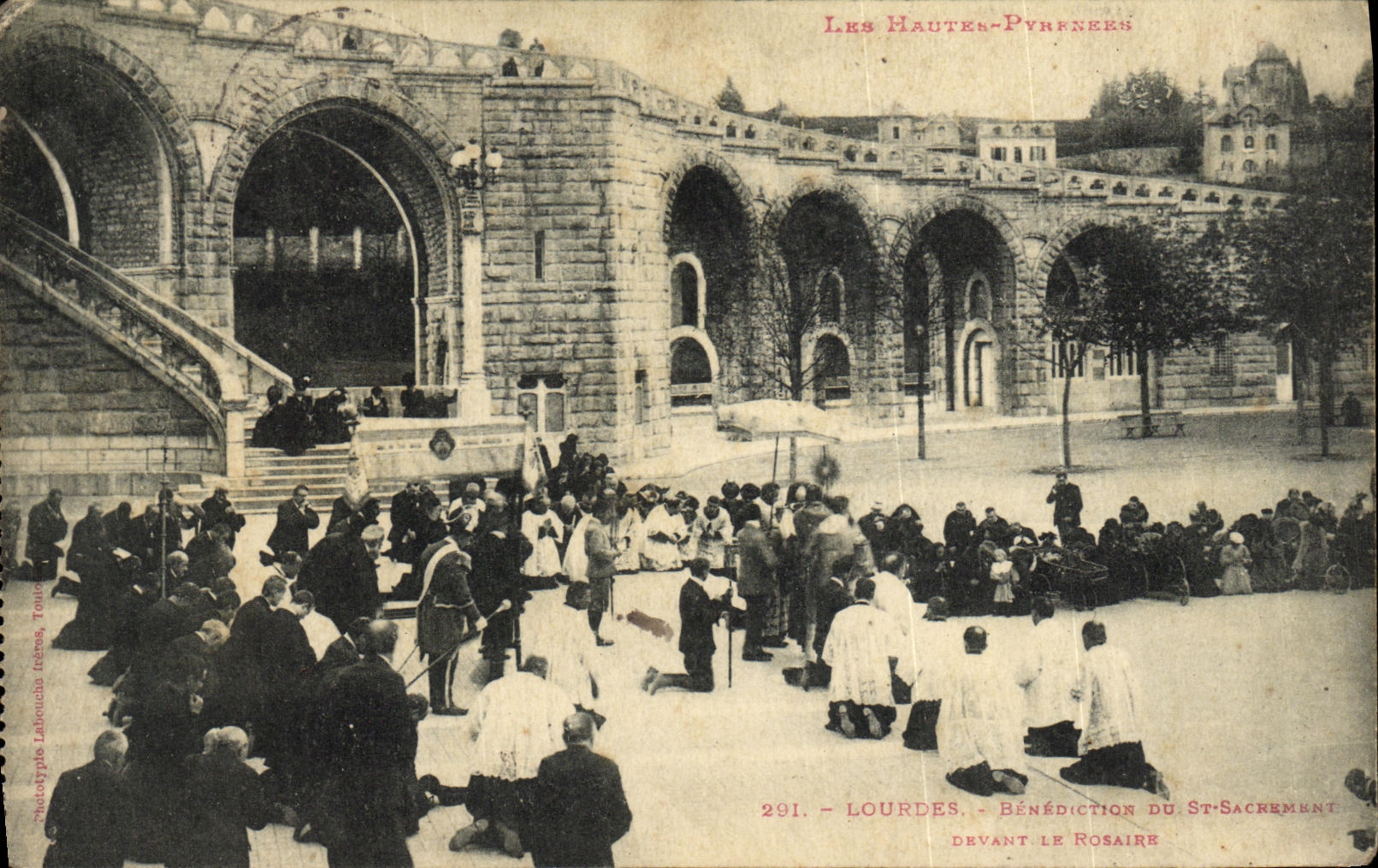 CPA Lourdes Benediction du St Sacrement devant le rosaire 