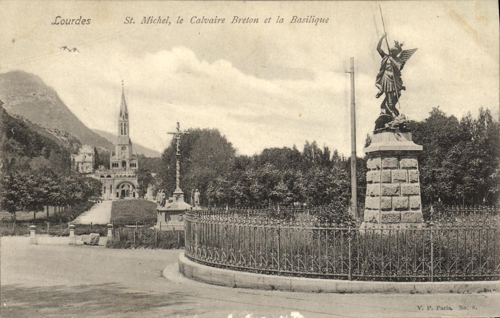 CPA Lourdes St Michel le Calavire Breton et la Basilique
