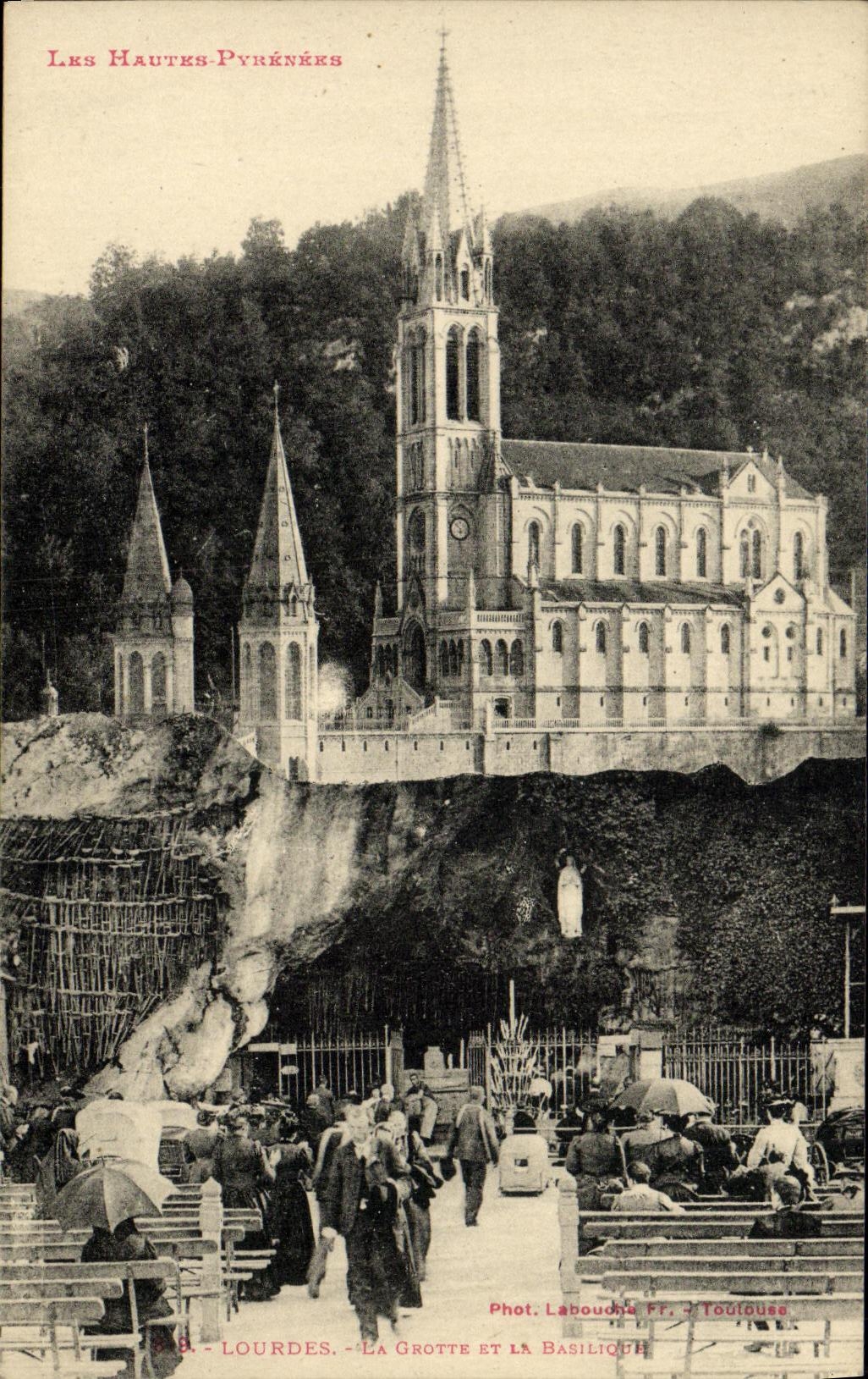 CPA Lourdes La Grotte et le Basilique