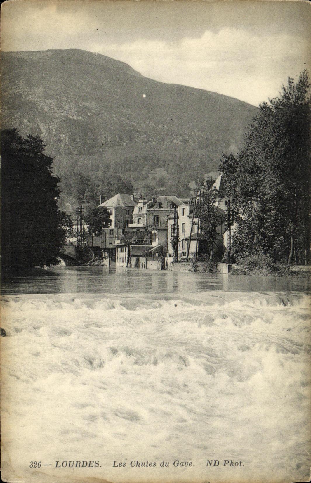CPA Lourdes Les Chutes du Gave
