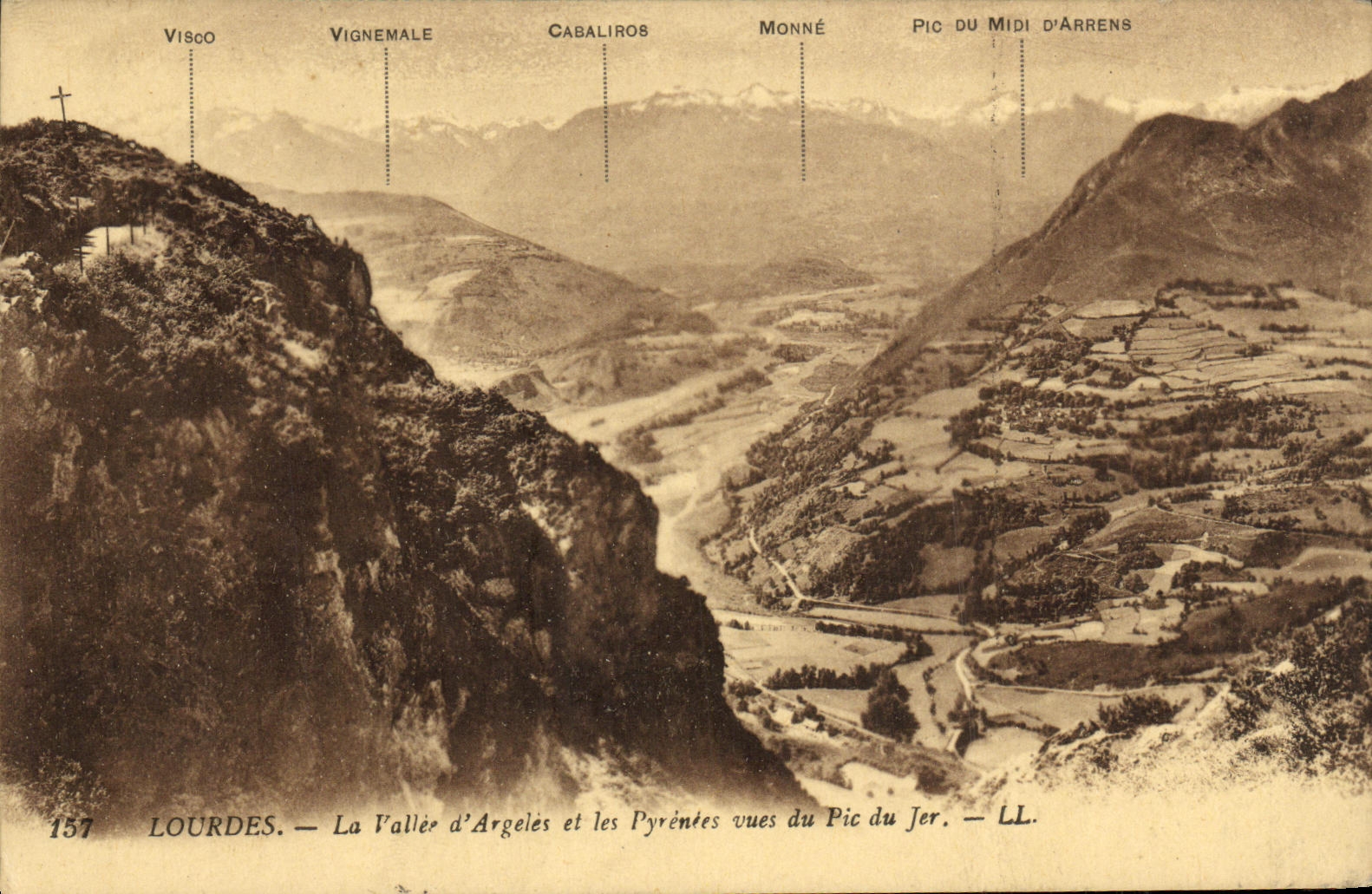 CPA Lourdes La Vallee d Argeles et les Pyrenees vues du Pic du Jer 