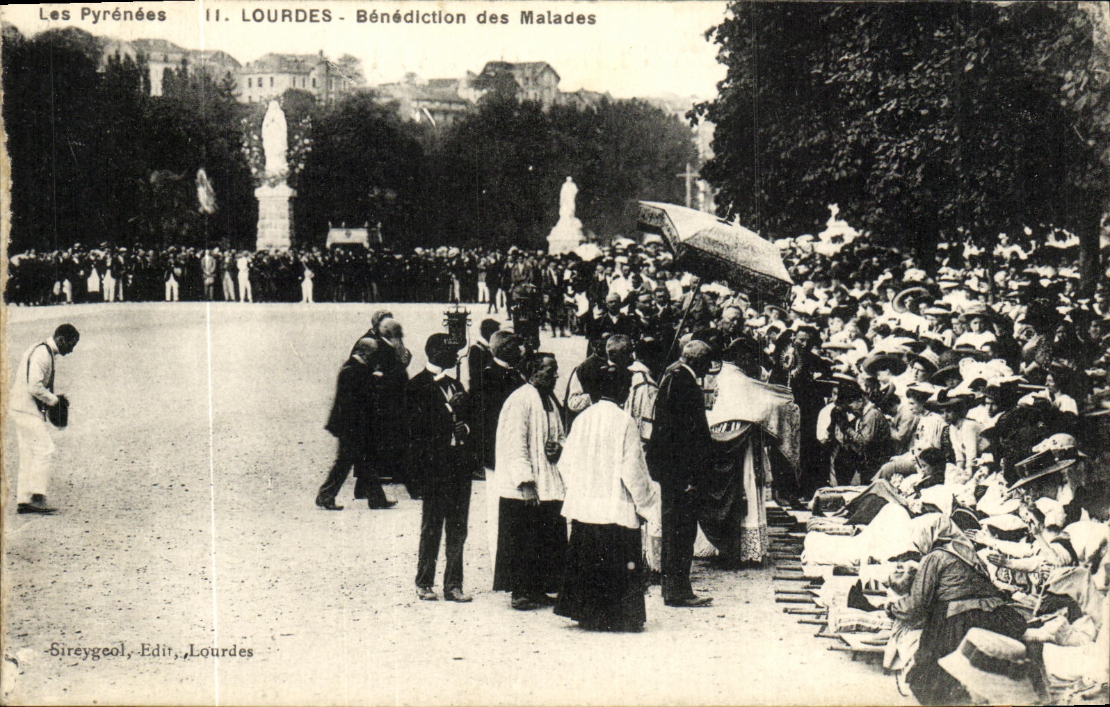 CPA Lourdes Benediction de Malades