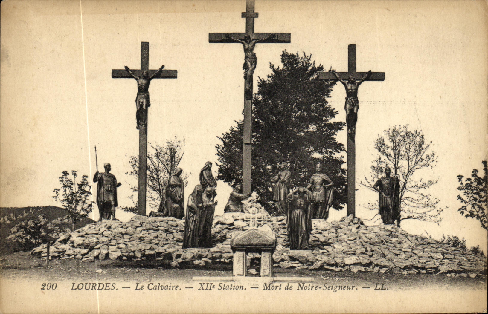 CPA Lourdes Le Calvaire Xll e Station Mort de Notre Seigneur