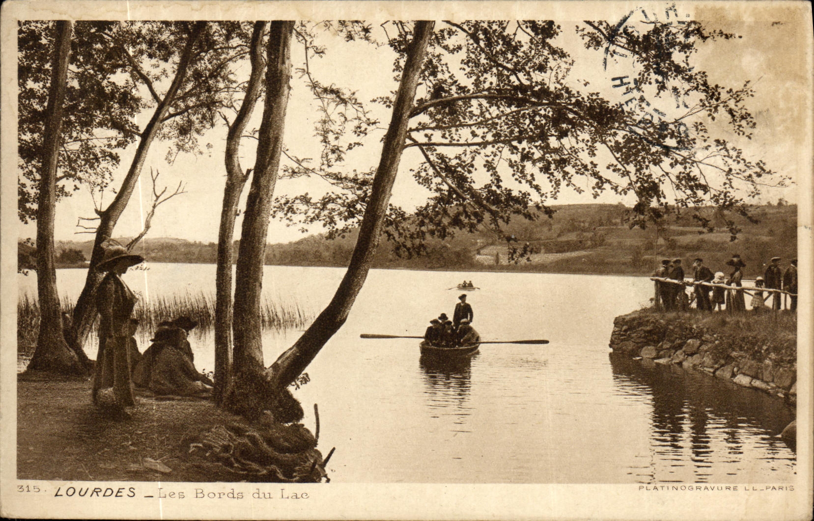 CPA Lourdes Les Bords du Lac 