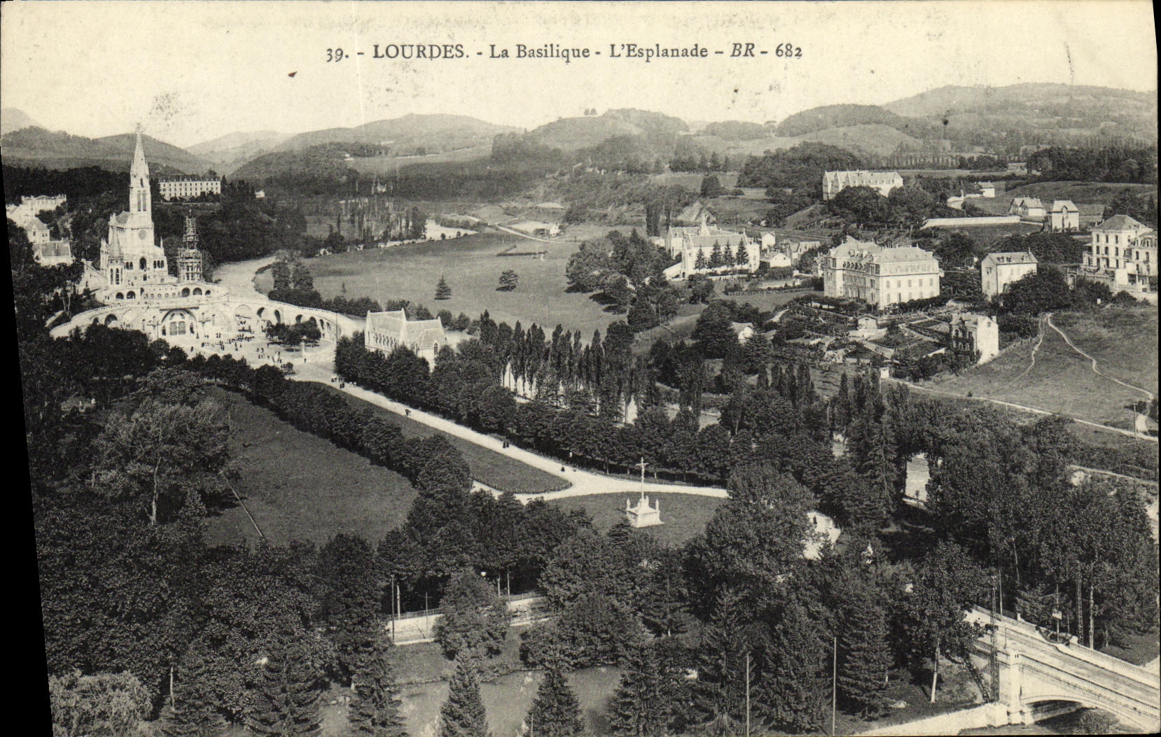 CPA Lourdes La Basilique L Esplanade