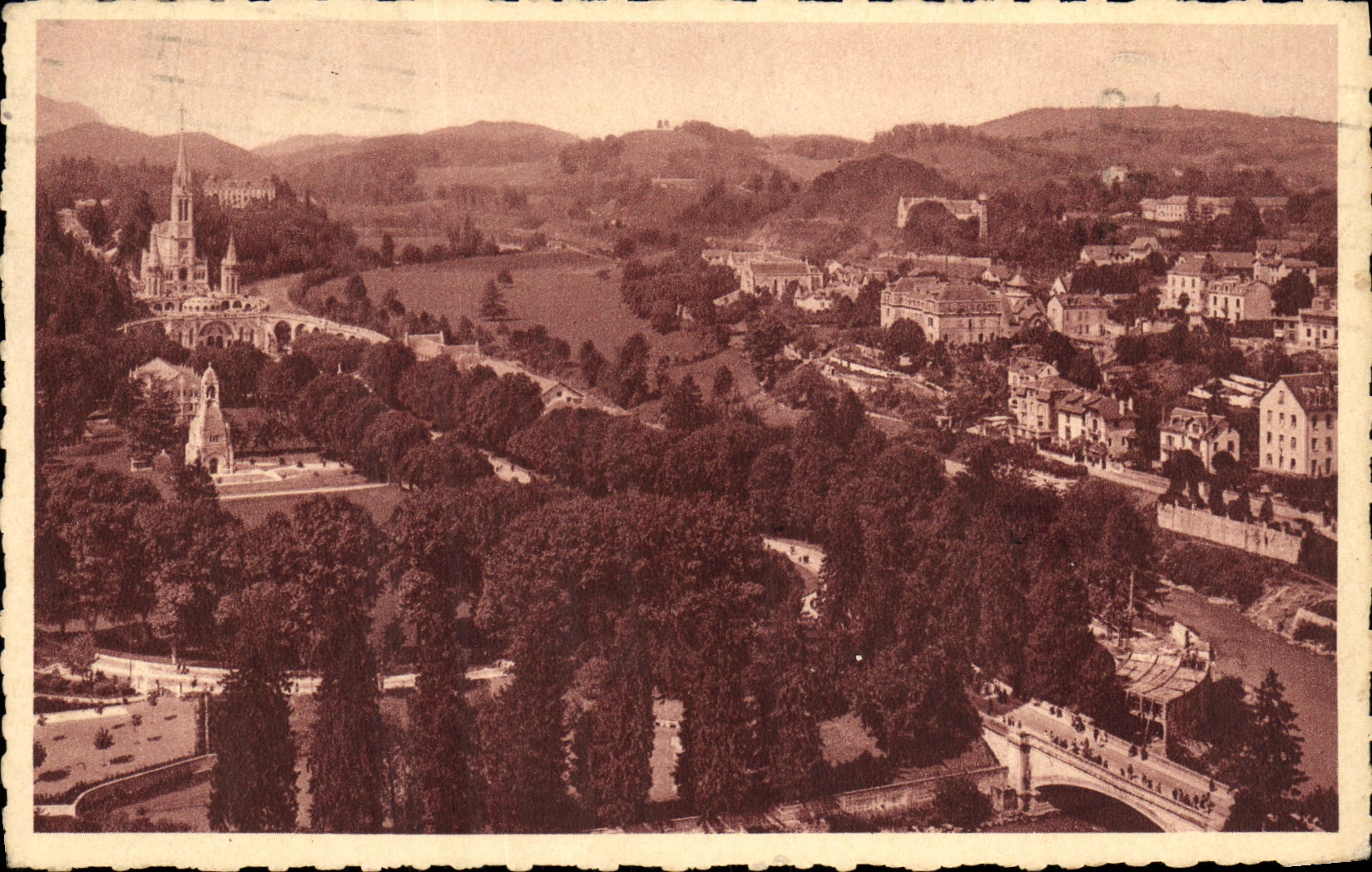 CPA Lourdes La Basilique et le Pont St Michel