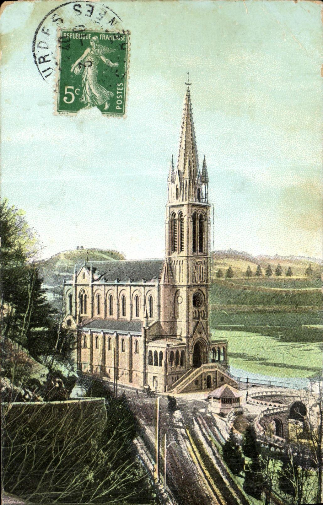 CPA Lourdes La basilique vu de cote 