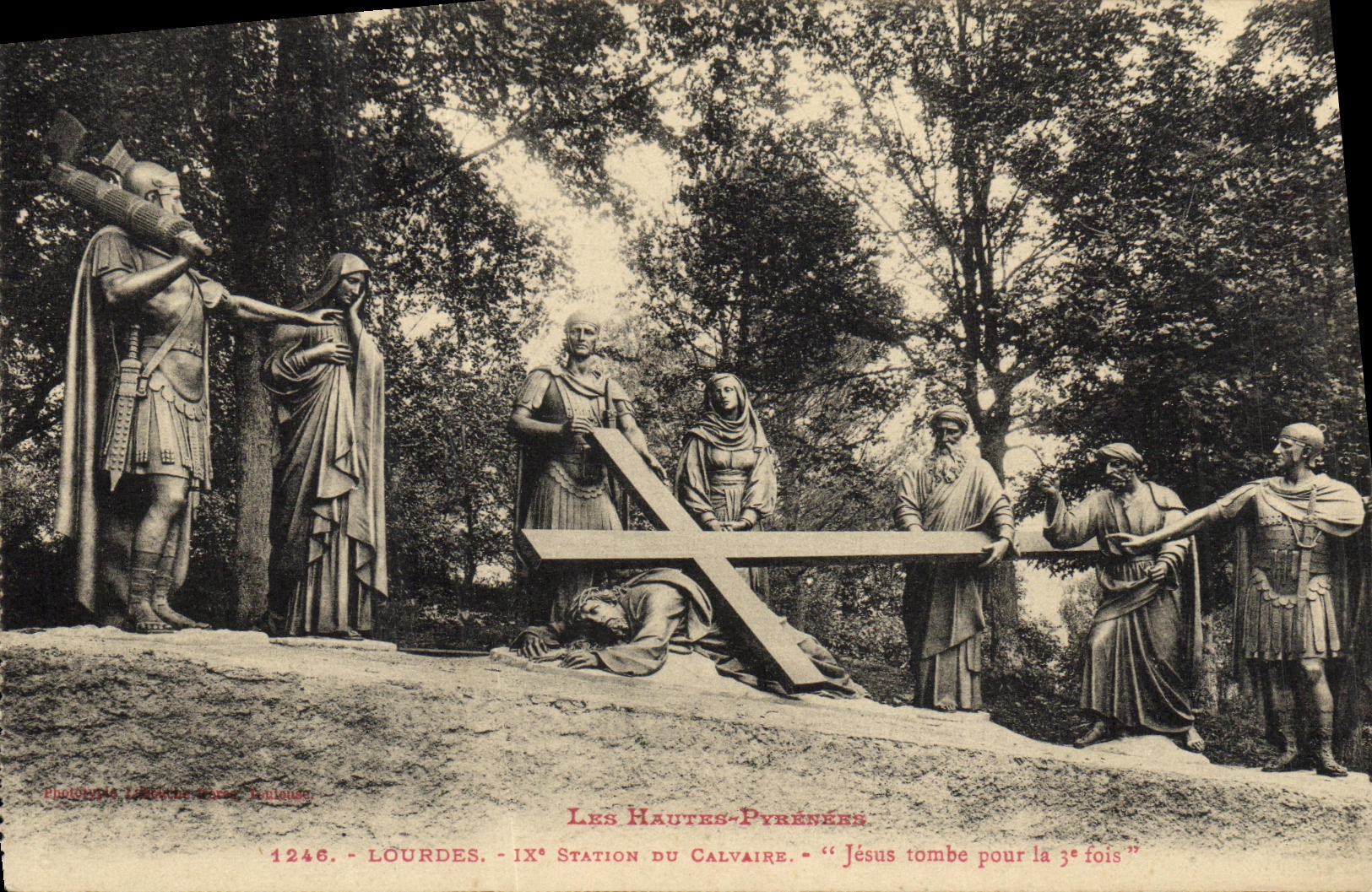 CPA Lourdes lX e Station du Calvaire Jesus tombe pour la 3eme fois