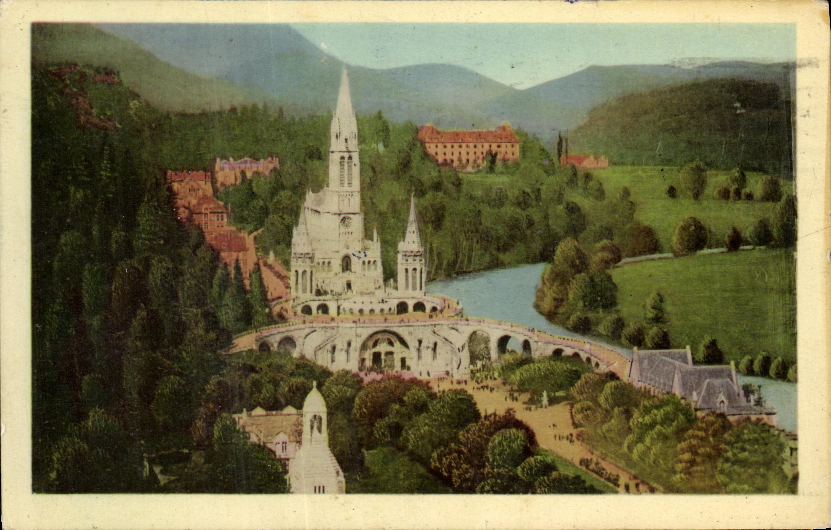 CPA Lourdes La Basilique et le Monument interallie vue du Chateau Fort