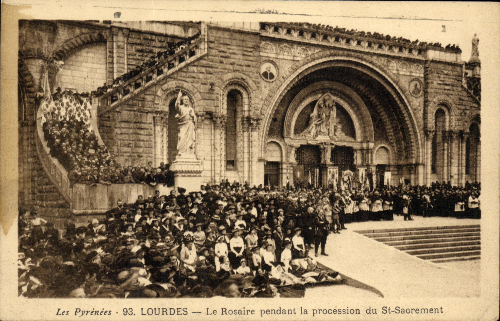 CPA Lourdes Le Rosaire pendant la procession du St Sacrement