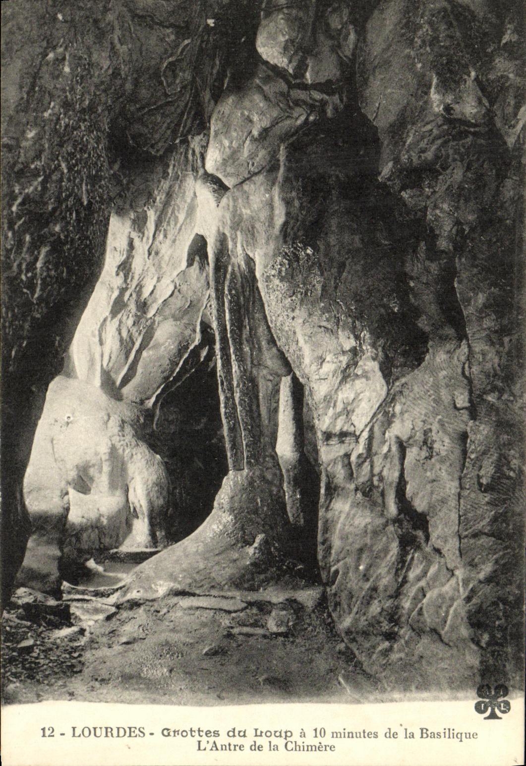 CPA Lourdes Grottes du Loup a 10 minutes de la Basilique L Antre de la Chimere