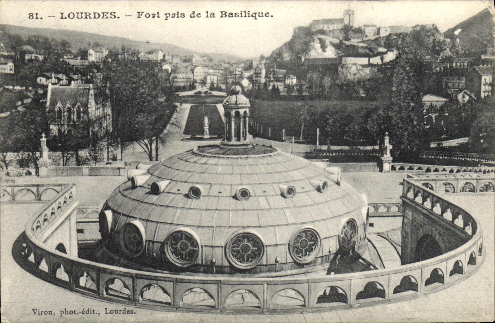 CPA Lourdes Fort pris de la Basilique