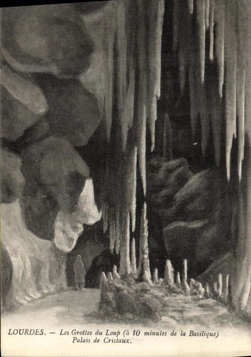 CPA Lourdes Les Grottes du Loup a 10 minutes de la Basilique Palais de Cristaux