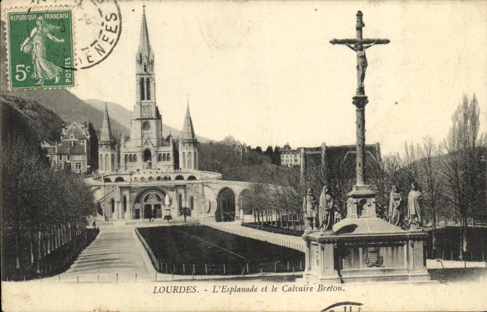 CPA Lourdes L Esplanade et le Calvaire Breton