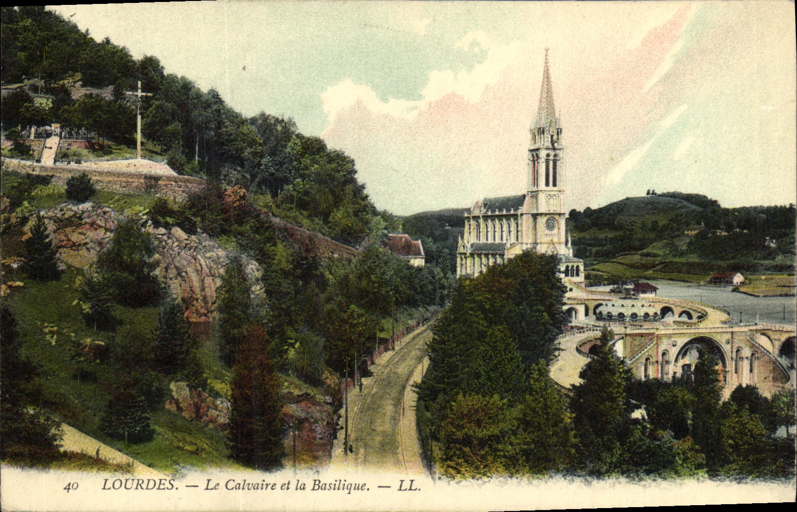 CPA Lourdes Le Calvaire et la Basilique