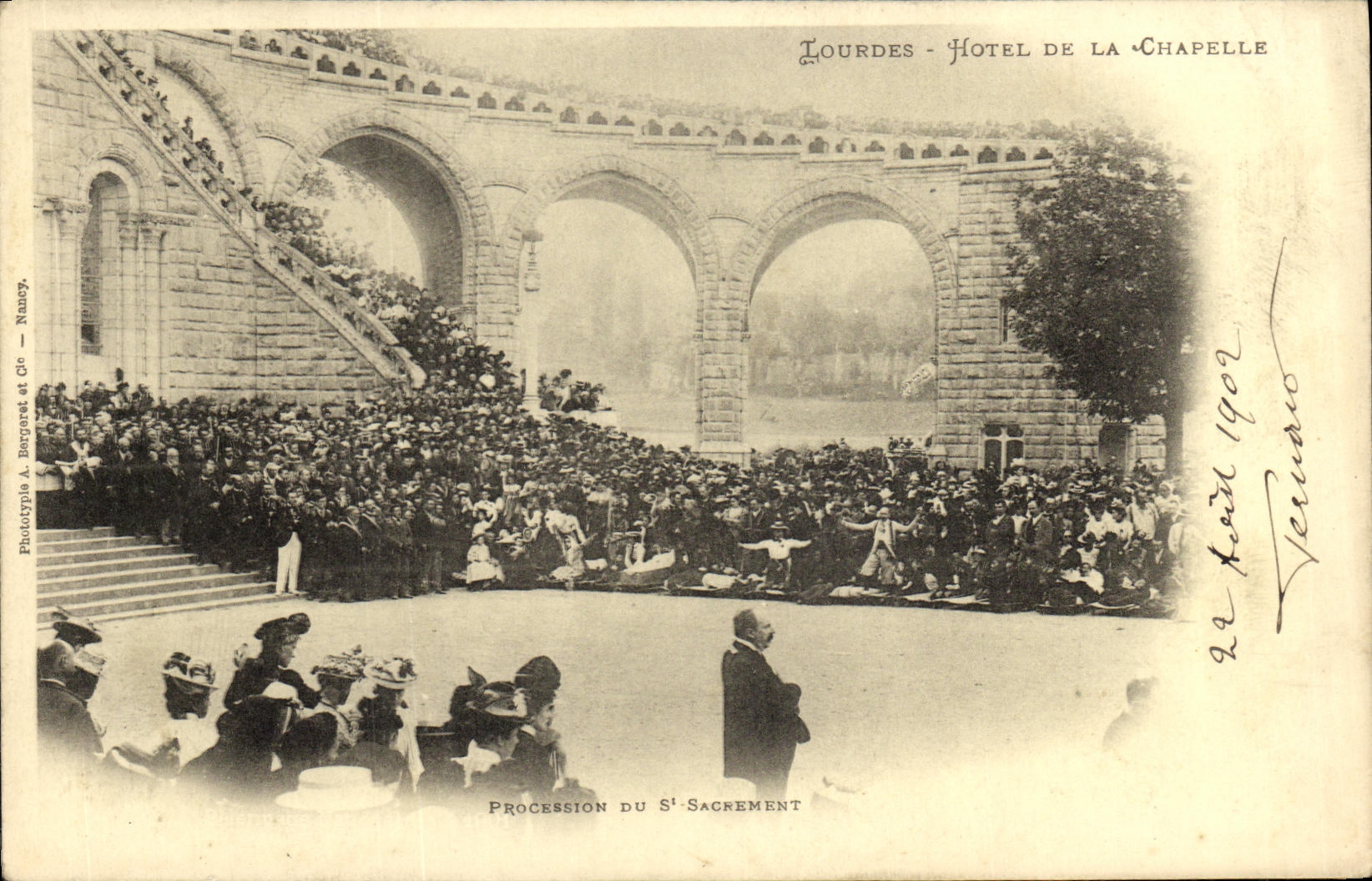 CPA Lourdes Hotel de la Chapelle Procession du St Sacrement