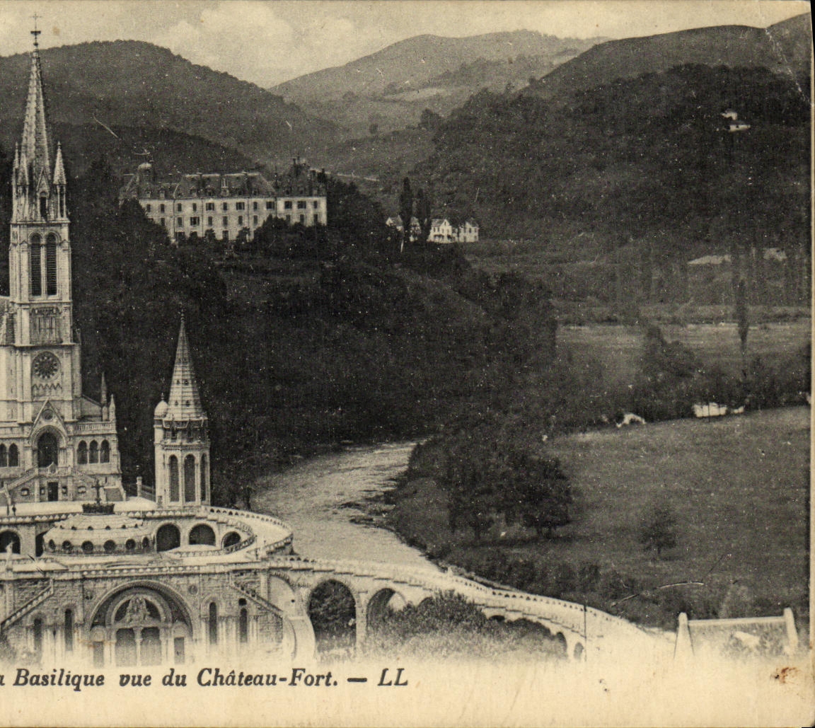 CPA Basilique Vue du Chateau Fort