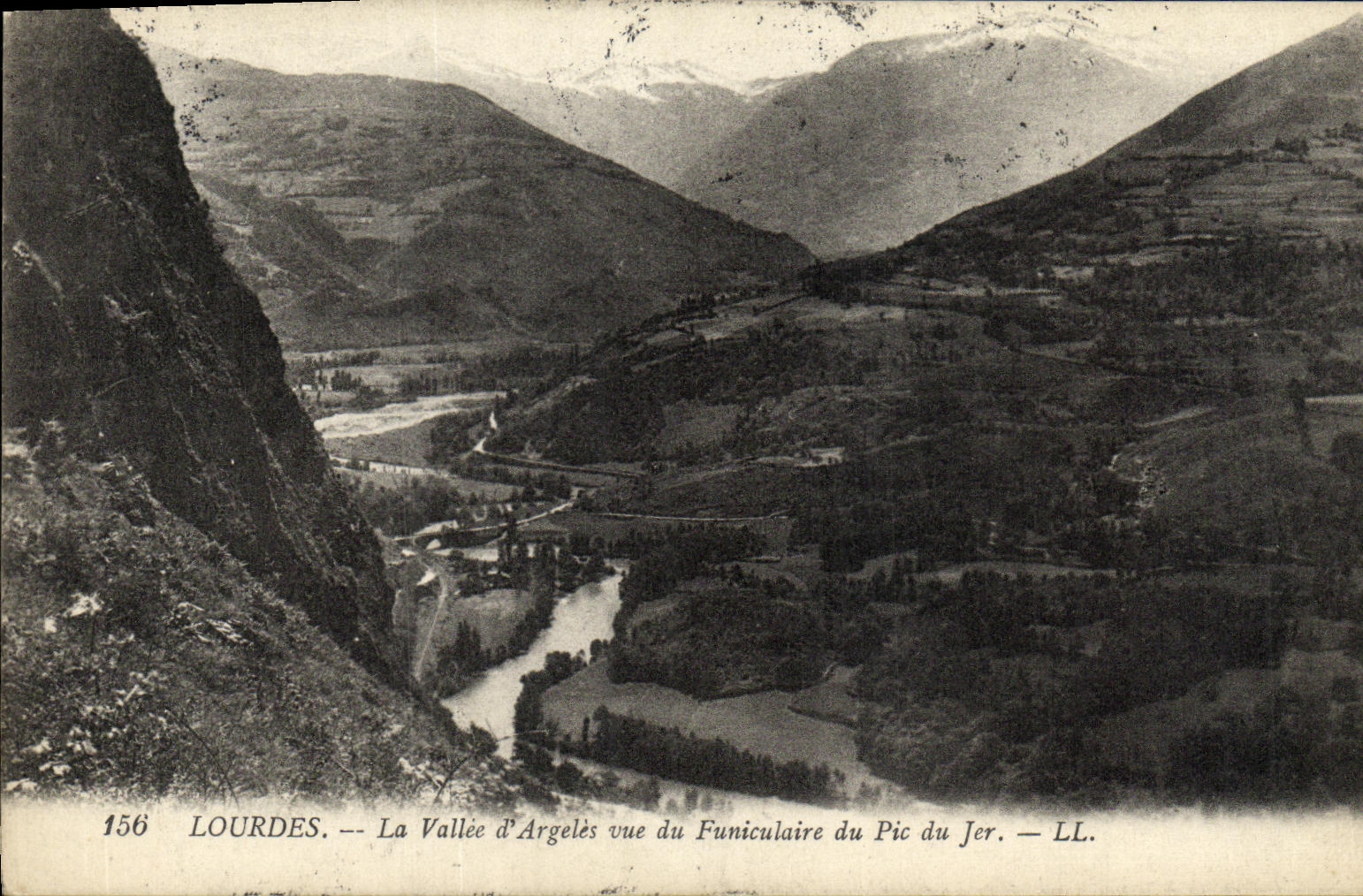 CPA Lourdes La Vallee d Argeles vue du Funiculaire du Pic du Jer 