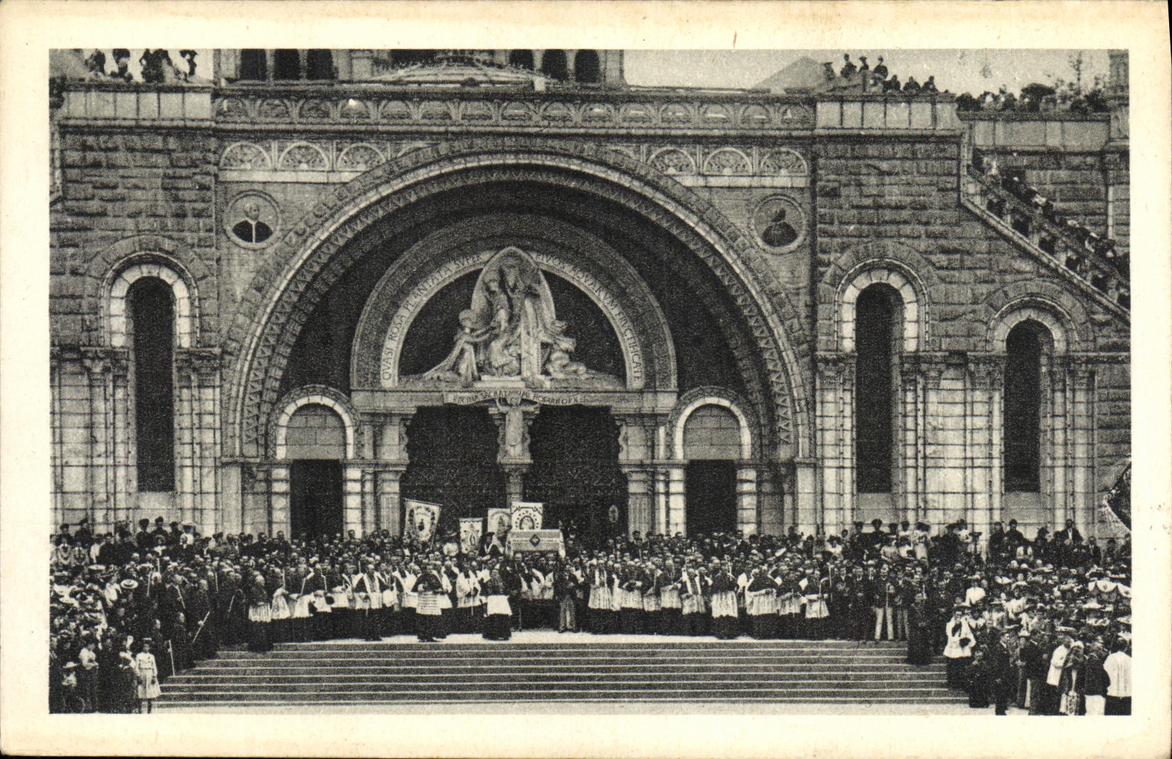 CPA Lourdes Entree du Rosaire Benediction du Tres St Sacrement