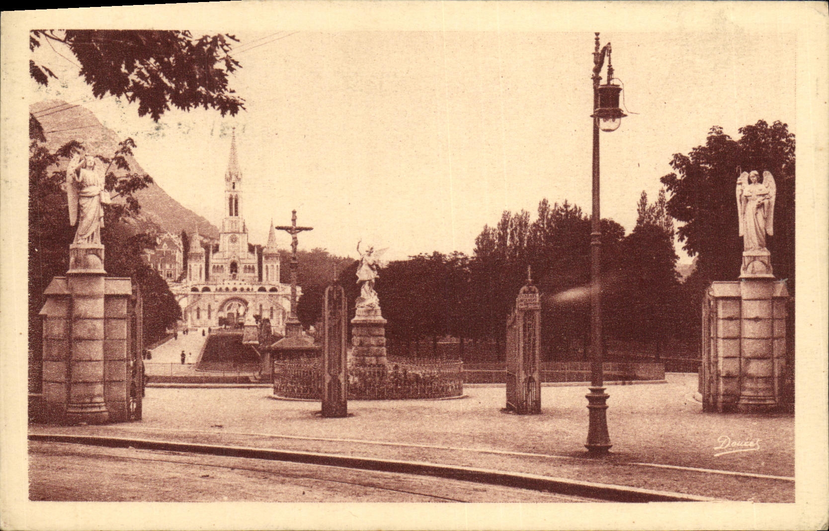 CPA Lourdes Entree de l Esplanade
