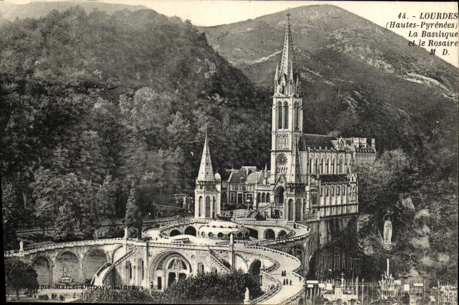 CPA Lourdes La Basilique et le Rosaire M D