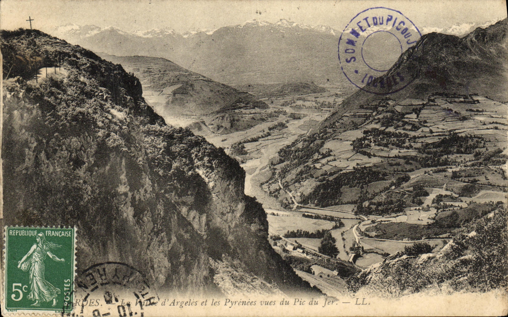CPA Lourdes La vallee d Argeles et les Pyrenees vues du Pic de Jer