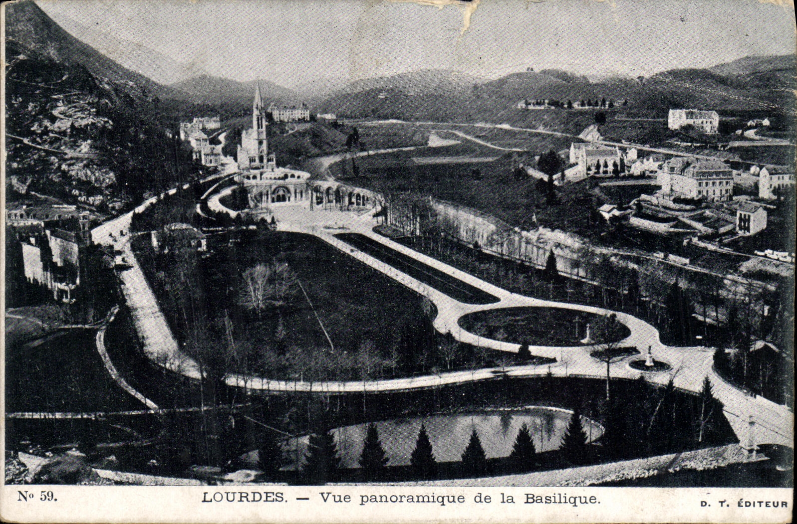 CPA Lourdes Vue Panoramique de la Basilique