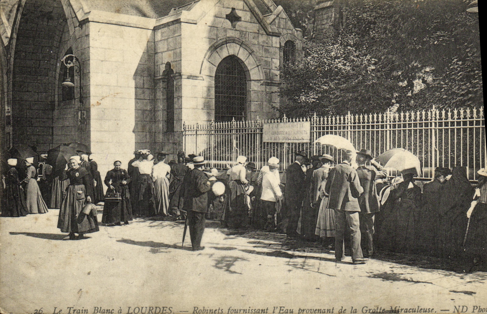 CPA Lourdes Robinets fournissant l eau provenant de la grotte miraculeuse 